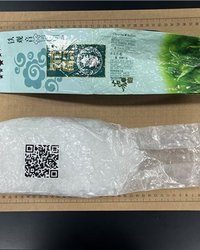 # **제주 해안가에漂着한 ‘중국산 차 봉지’의 진실… 한국을 노린 새로운 마약 침투 루트**  최근 제주도 해안에서 중국 차(茶) 봉지로 위장된 마약이 잇따라 발견되고 있다. 불과 한 달여 사이 다섯 차례, 그 총량은 무려 케타민 24kg. 통상 투여량 기준으로 80만 명이 동시에 투약할 수 있는 규모다. 겉보기엔 평범한 중국산 우롱차 포장이지만, 그 안에는 한국 사회를 향한 새로운 형태의 범죄가 숨어 있었다. 이번 사건은 단순한 밀수 사건이 아니라,