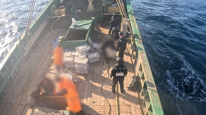 중국 어선 ‘비밀어창’ 조직적 설치 확인…한국 EEZ 침탈의 실태 드러나다