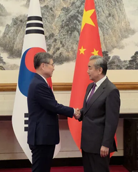 중국 왕이 “일본 일부세력, 역사 후퇴 시도…한국, 올바른 입장 취해야”