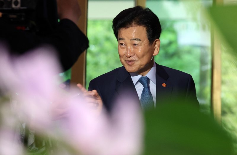 Kim-Trump summit 'will 'surely' be discussed if Xi visits North, unification minister says