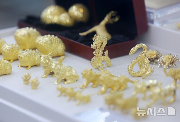 중국의 ‘비공개 금 사재기’, 국제 금값 급등의 숨은 배후…한국 경제에도 위험 신호