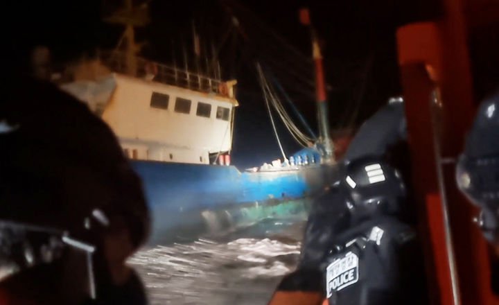 게릴라식 불법조업이 드러낸 경고음…한국 연안을 위협하는 중국 어선 문제, 더 이상 방치할 수 없다