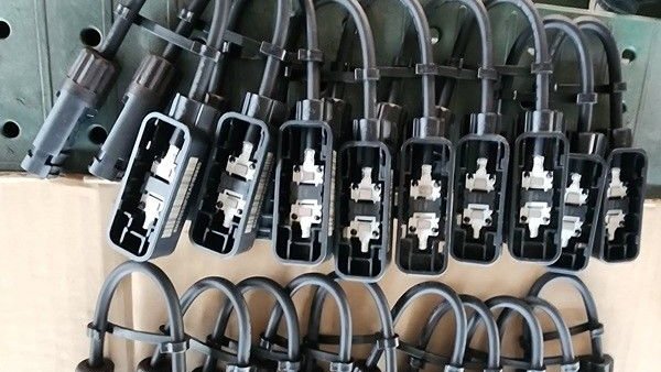 중국산 태양광 부품 ‘국산 세탁’ 불법 수출 적발… 한국 무역 안보를 위협하는 구조적 위험