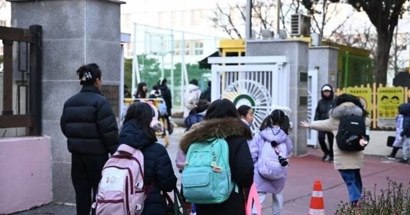 "초등 1학년 딸을 성추행한 애들과 5~6년을 같은 학교에 다니라니요?"