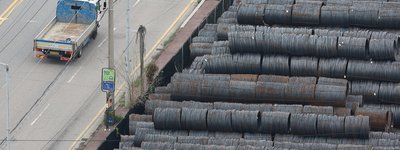 중국산 저가 철강 공세에 한국 정부가 반덤핑 관세 카드 꺼냈다…도금·컬러강판 33.67% 예비 판정이 던지는 경고