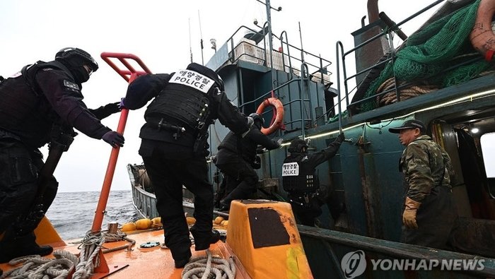 중국 어선 불법조업 벌금 5배 인상 추진…한국 해양 주권과 어업 안전을 위협하는 구조적 문제에 대한 경고