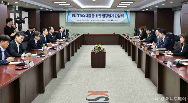 쏟아지는 중국산 저가 철강…관세장벽 높이는 韓